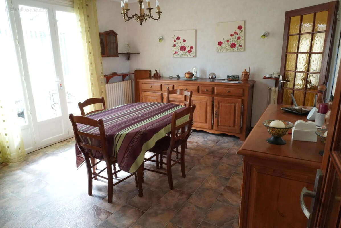 Maison de village à Mauprevoir, Jardins, Garage, Dépendances, Proche des Commerces, 3 Chambres, 2 Salles de Bains - photo 12