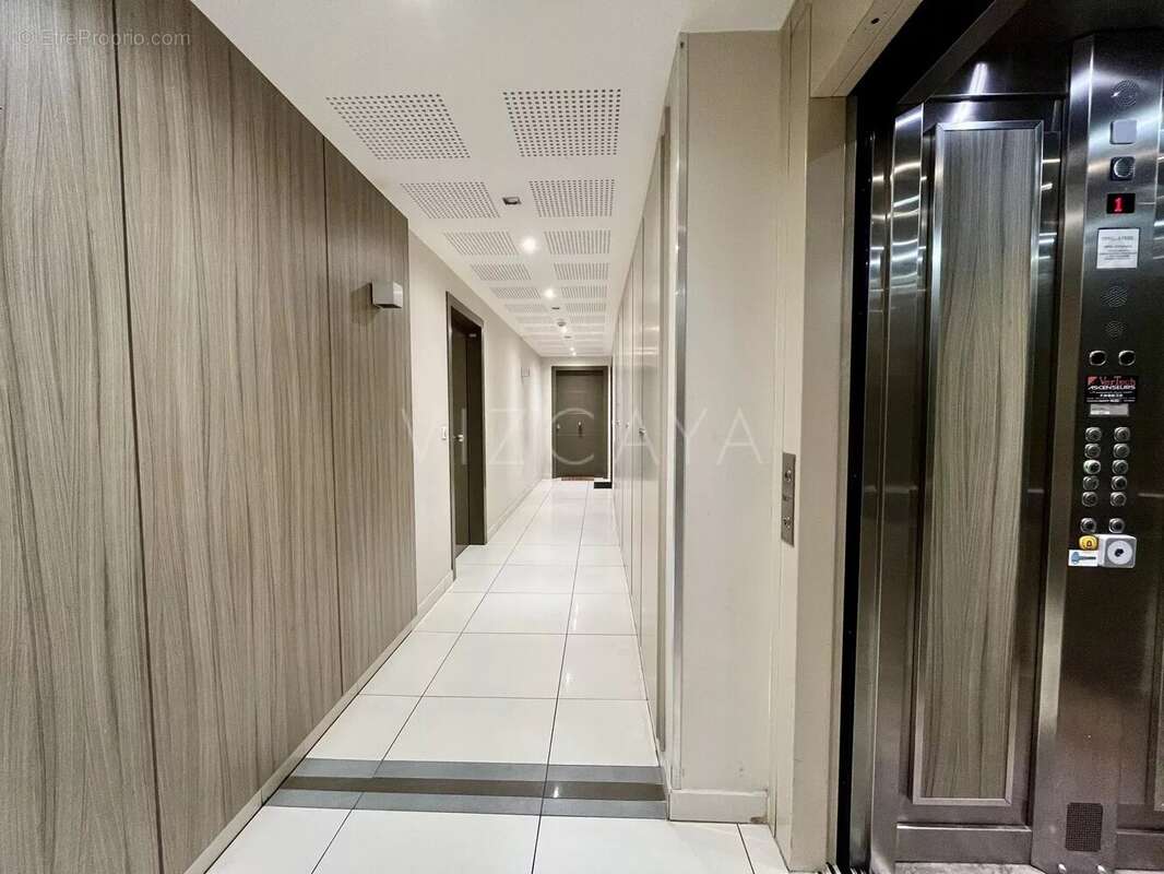 Appartement moderne de 3 pièces au centre d’Antibes - photo 12
