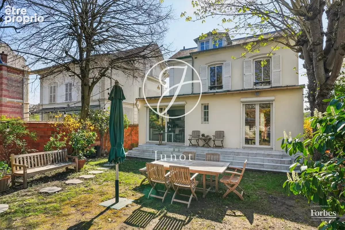 Le Vésinet - CENTRE-VILLE - Maison + Dépendance 26m² - 4 chambres - 166m²  - Terrain 522m² - photo 20