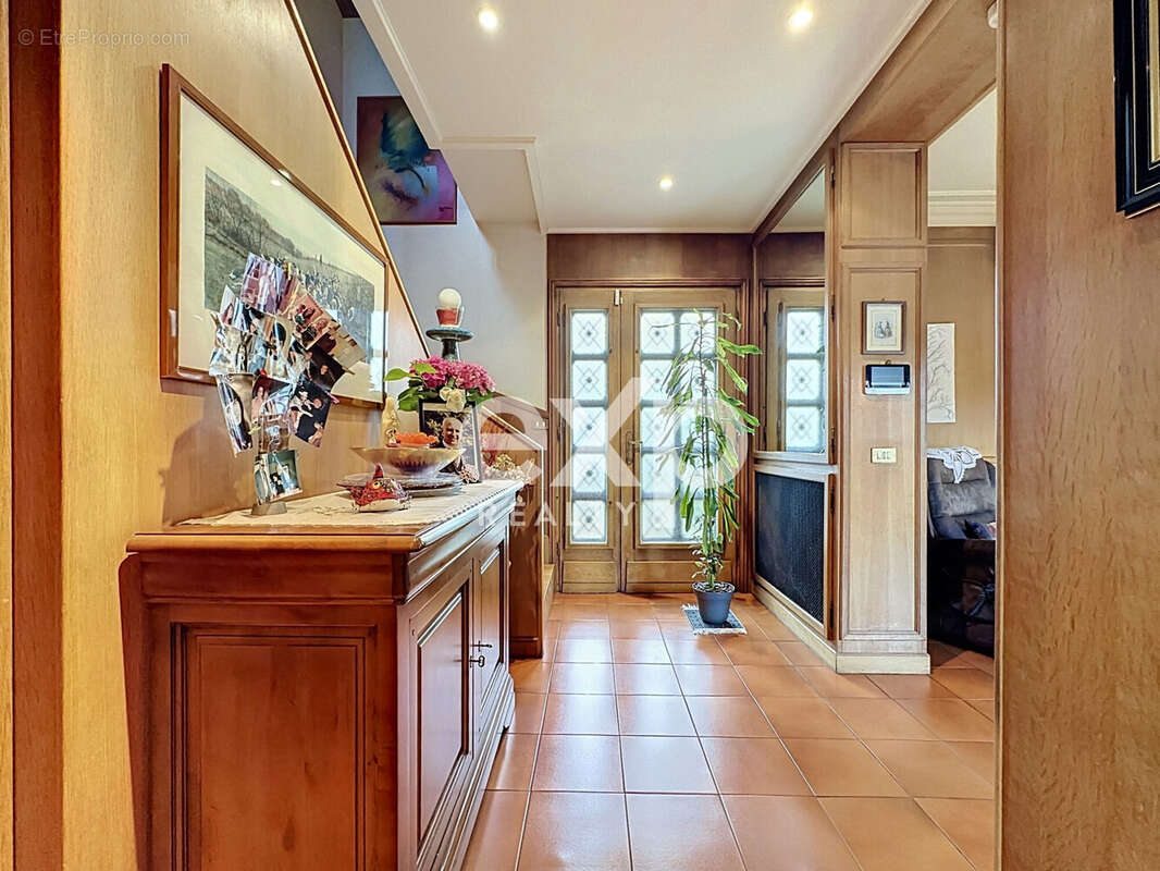 Maison 178 m² à Saint-Denis  - photo 7
