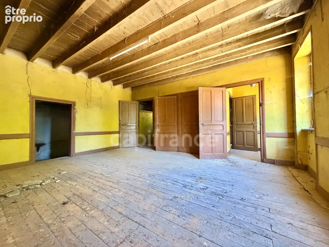 Maison en pierre mitoyenne, 142 m2, 235 m2 de terrain + 2260 m2 de terrain déporté, entièrement à rénover, caves - photo 11