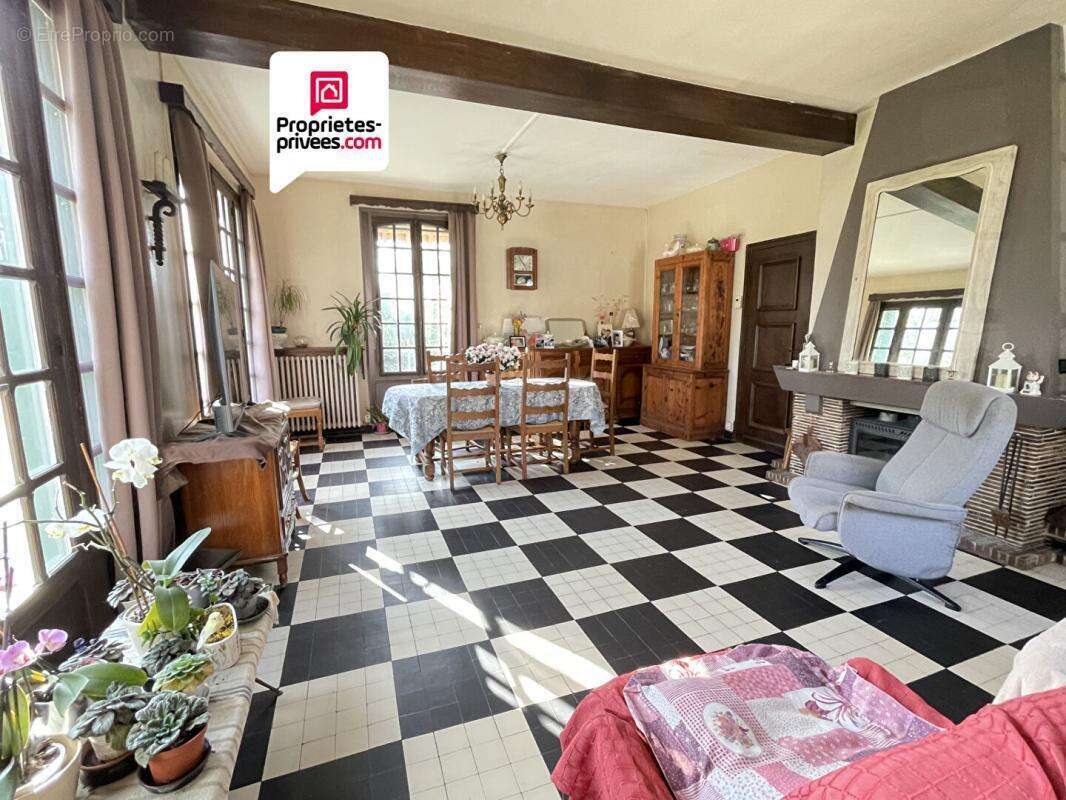 Maison à CHERISY