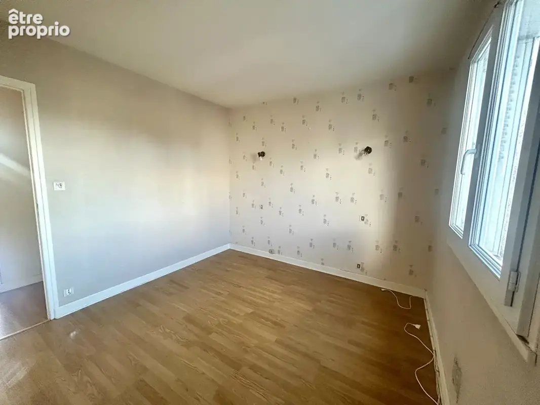 Appartement T4 - ARPAJON SUR CERE - Garage et cave - photo 6