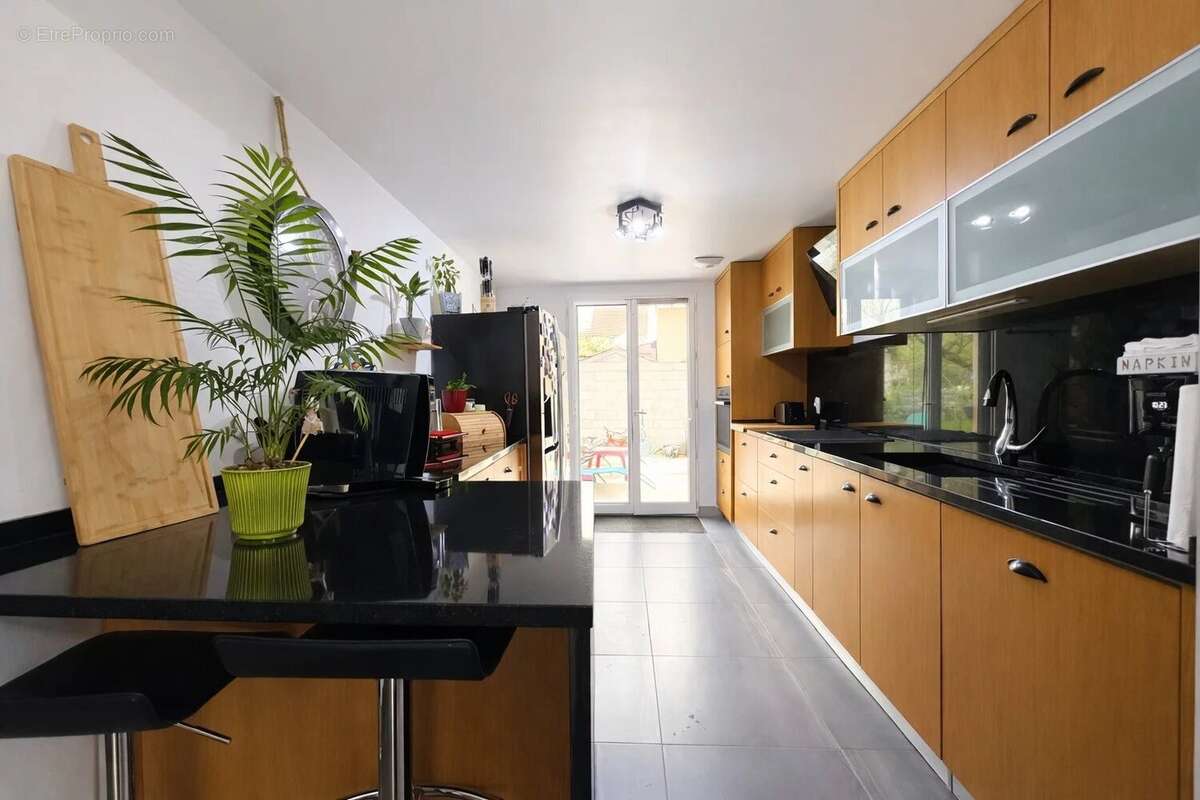 Maison à CRECY-LA-CHAPELLE