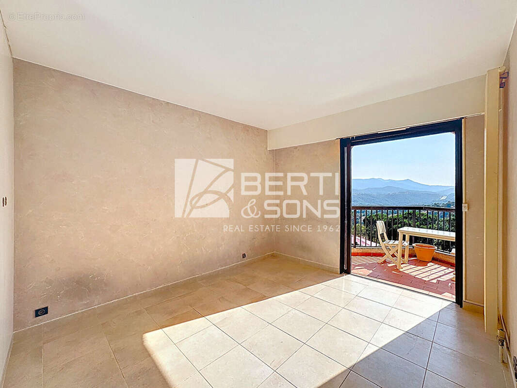 Appartement à MANDELIEU-LA-NAPOULE