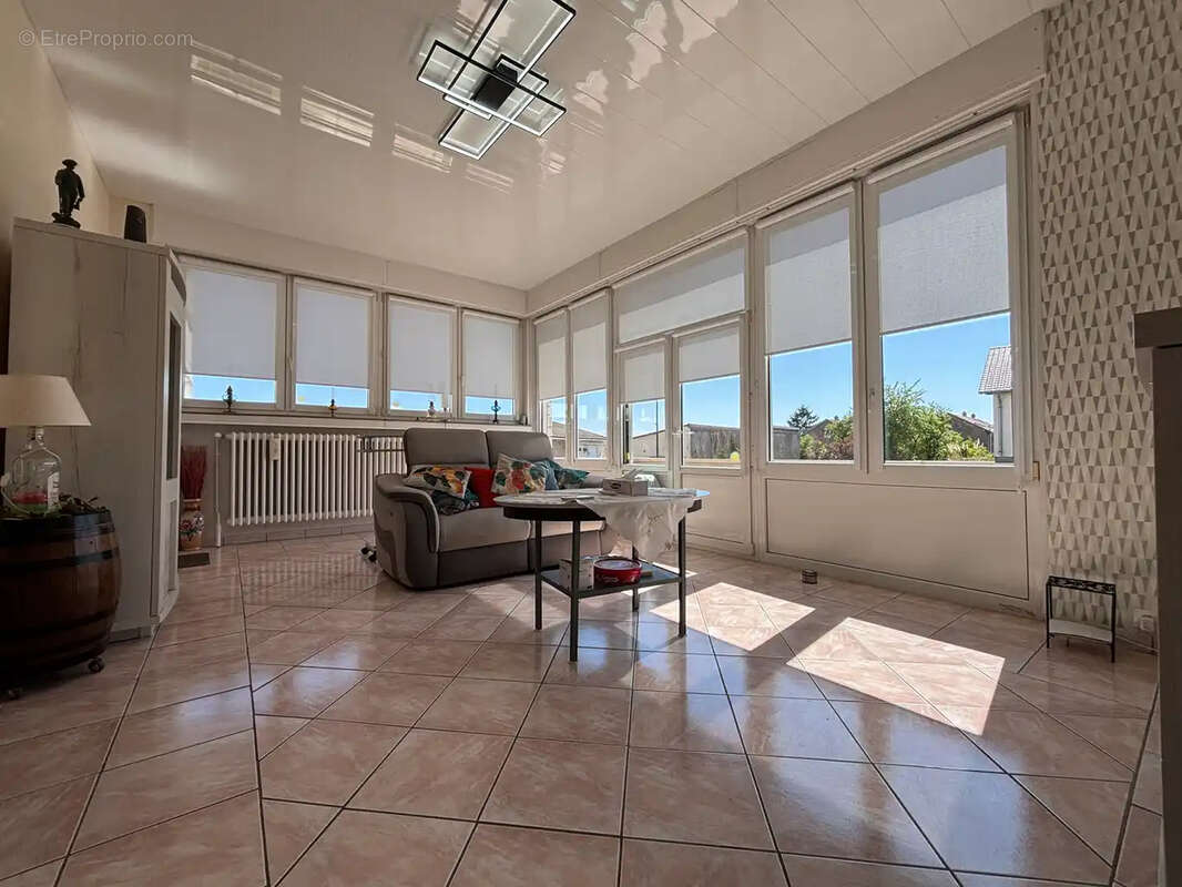 À vendre  Appartement 4 pièces de 122 m² à Montois-la-Montagne - photo 4