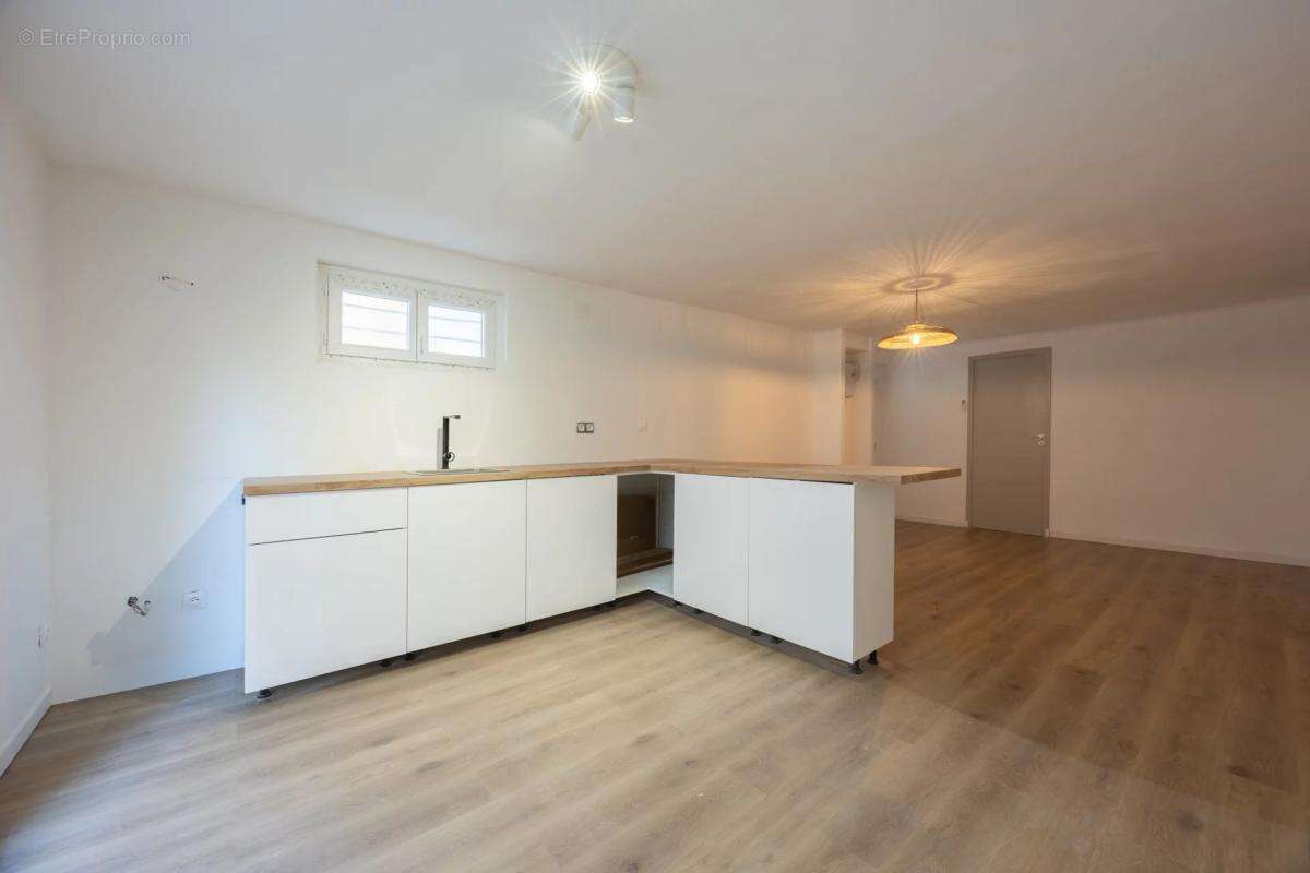 Appartement à LE PUY-SAINTE-REPARADE