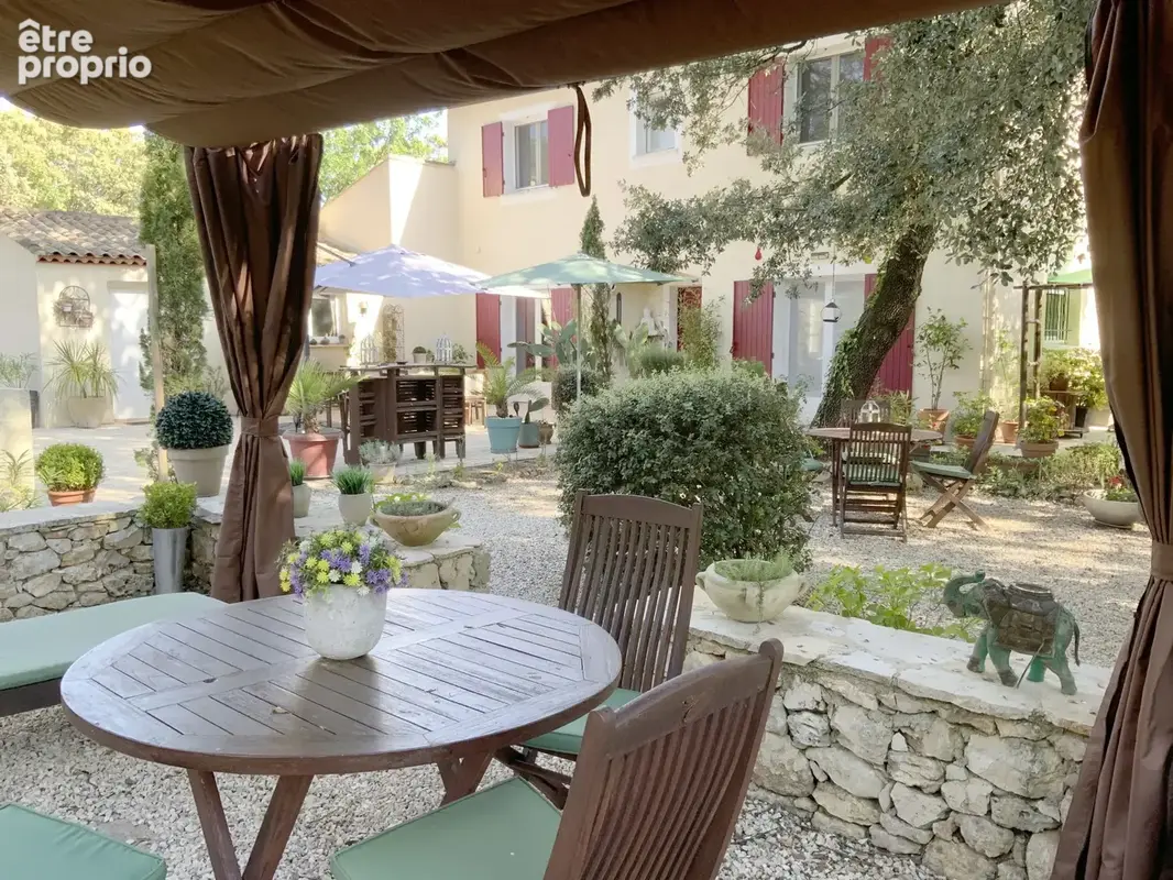 À quelques minutes d'Uzès, dans un cadre exceptionnel et paisible. - photo 3