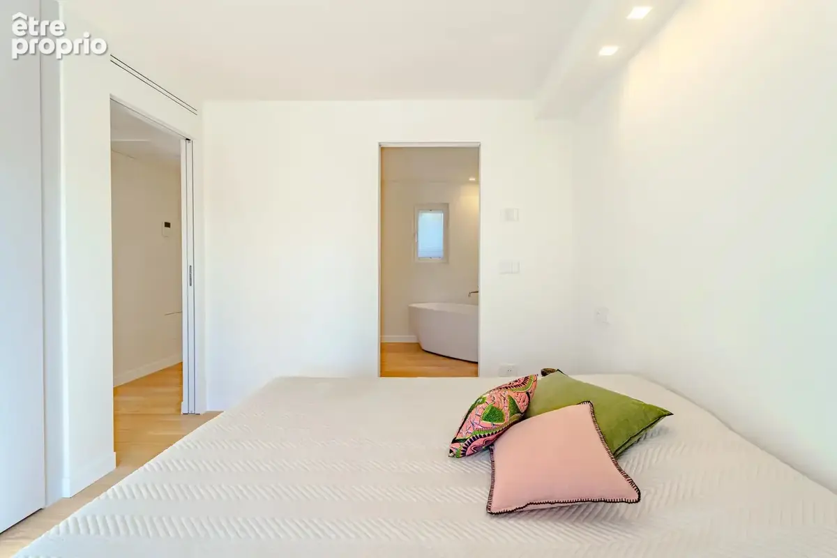 Villa contemporaine rénovée, terrain plat et piscine - photo 13