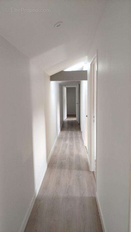 Maison à SAINT-LAURENT-DE-LA-PREE