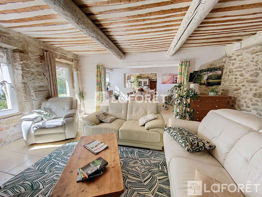 MAGIQUE - Mas provençal, 224m² + dépendances, jardin, piscine - photo 5