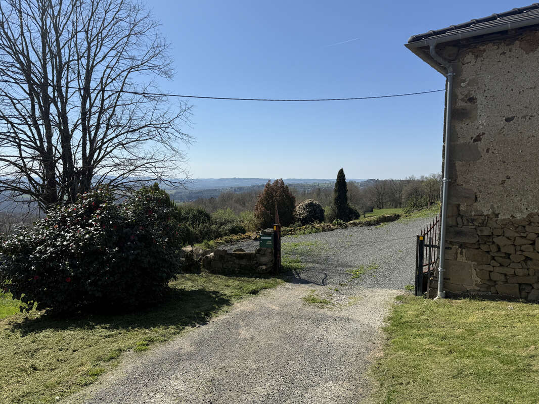 Propriete avec dependances et 11 ha de terrain - photo 41