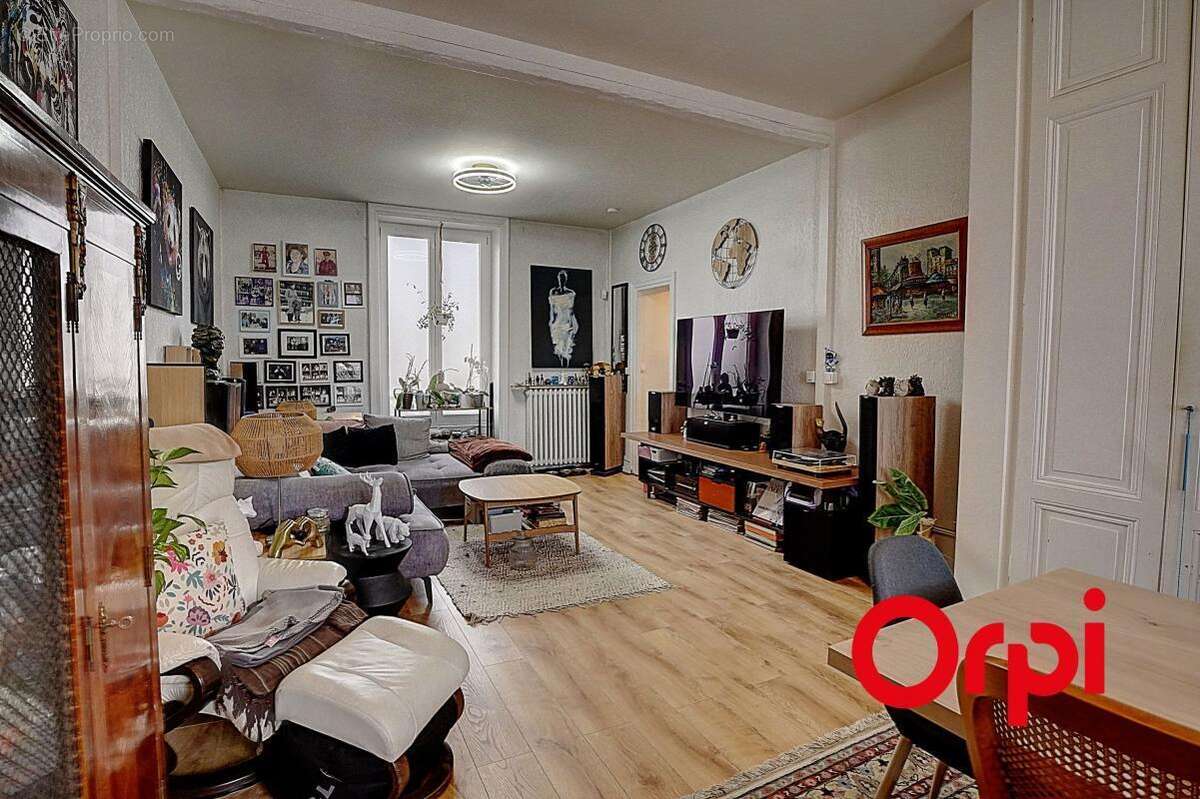 Appartement à NEUVILLE-SUR-SAONE