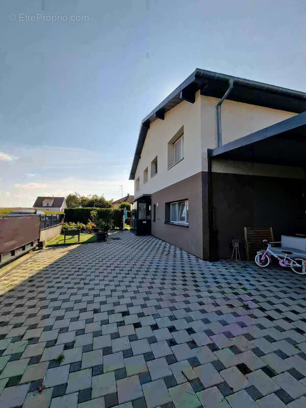 Maison à SAINTE-CROIX-EN-PLAINE