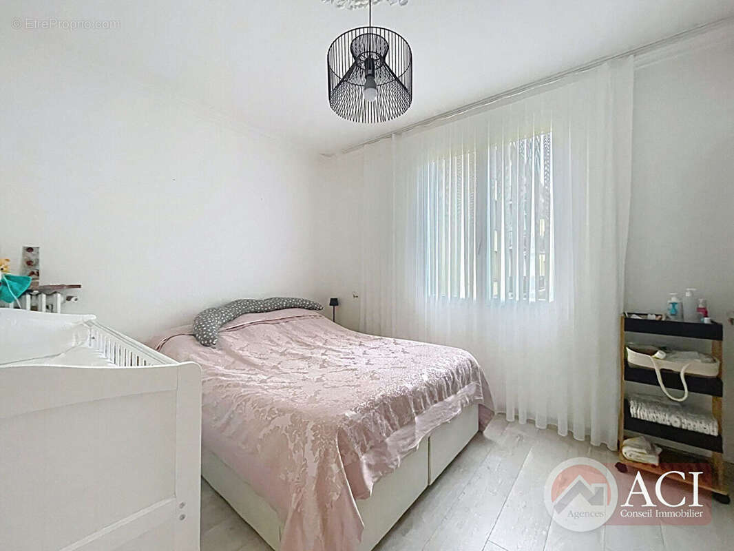 Appartement à VILLETANEUSE