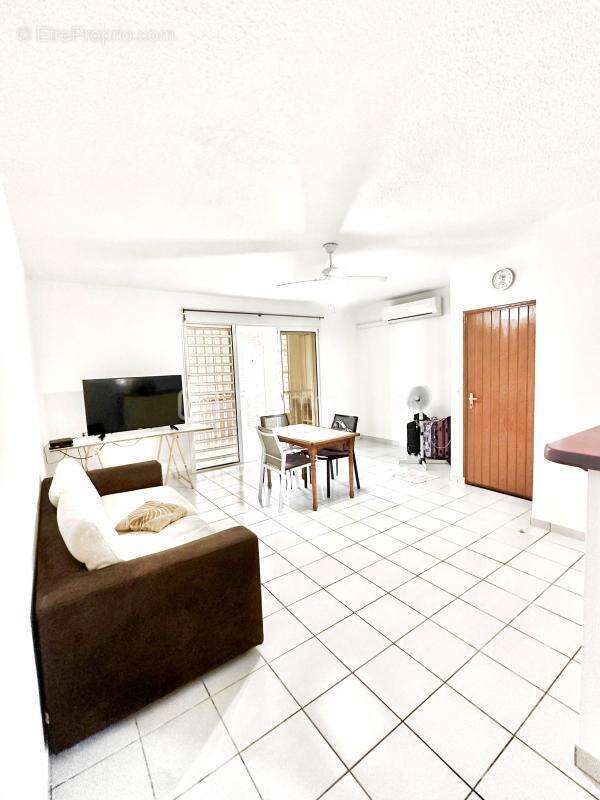 Appartement à REMIRE-MONTJOLY