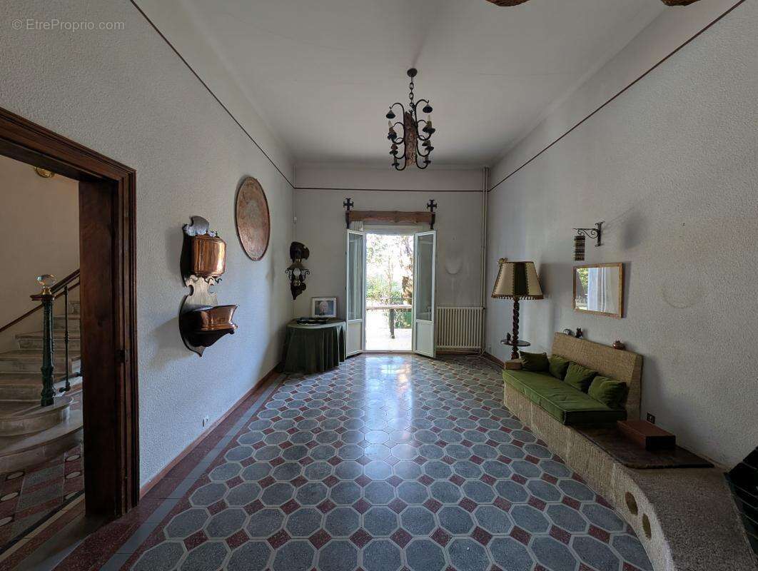 Maison à MONTBAZIN