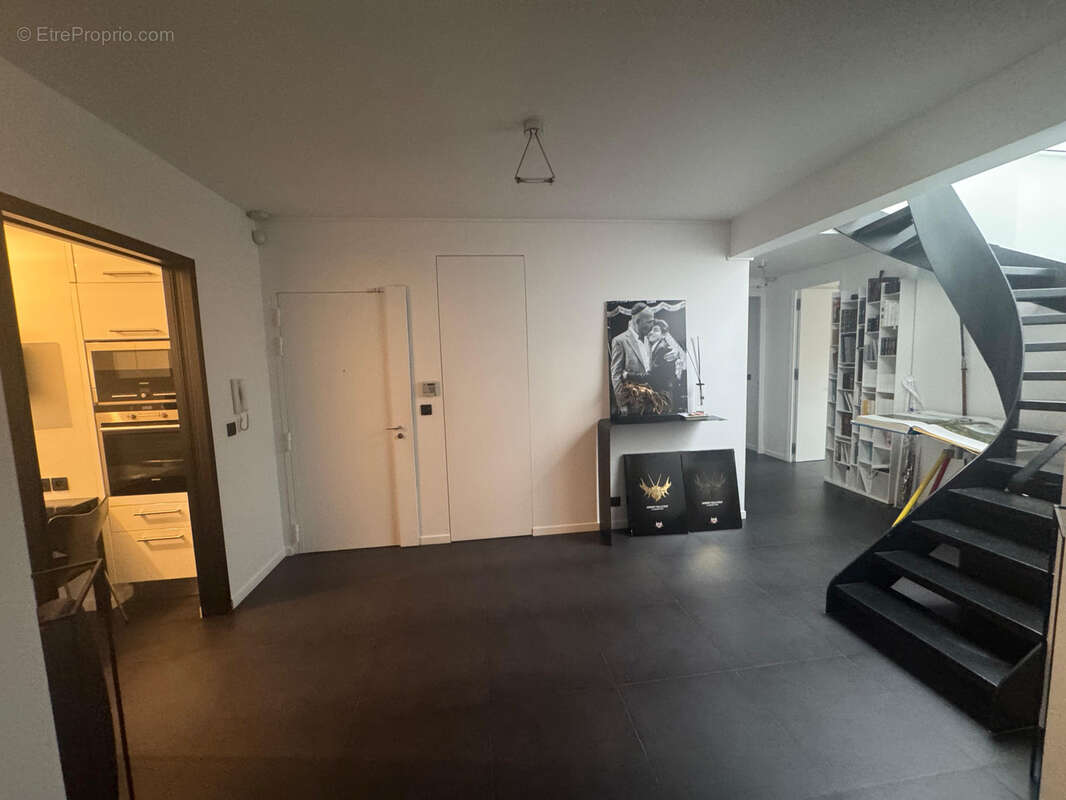 Appartement à NEUILLY-SUR-SEINE