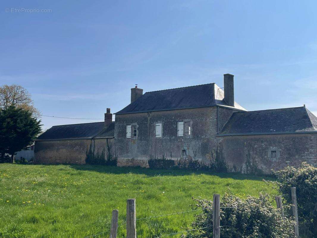 Maison à NOYEN-SUR-SARTHE