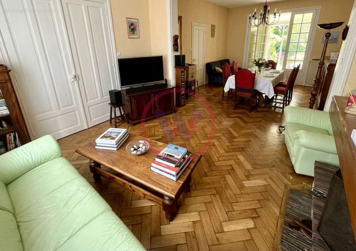 EXCLUSIVITE - ARRAS GARE - Maison de ville de 171m2 - 4 chambres et jardin - photo 2