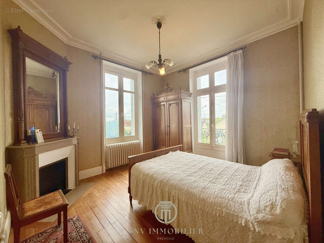 Maison à SAINT-AMAND-MONTROND