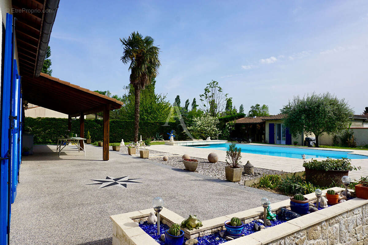 Propriété familiale avec piscine et dépendances - FONTCOUVERTE - photo 2