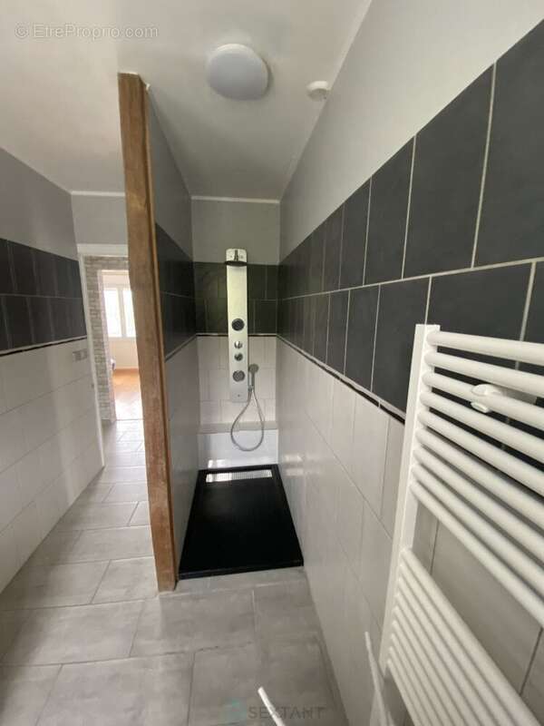 Sympathique maison de 85m2 sur Garage et Buanderie avec beau terrin de 800m2 piscinable - photo 10