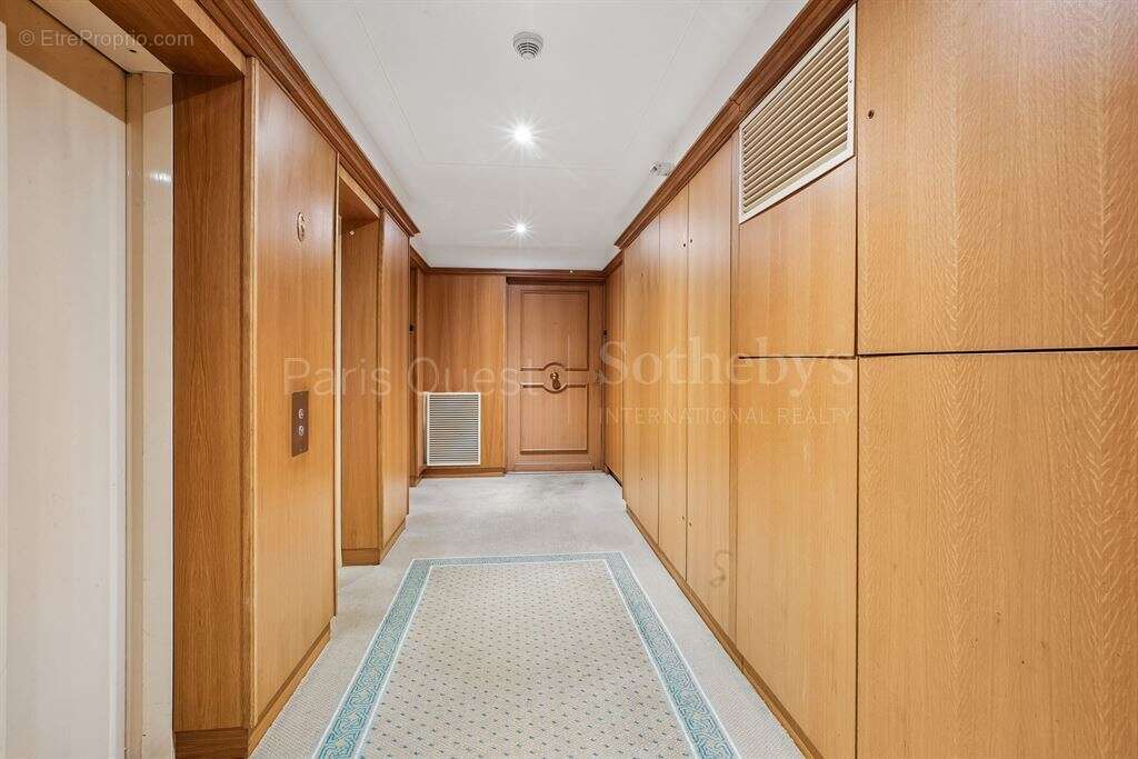 Appartement à PARIS-16E