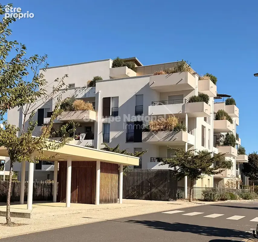 Un appartement récent, deux stationnements et aucun travaux à prévoir - photo 1