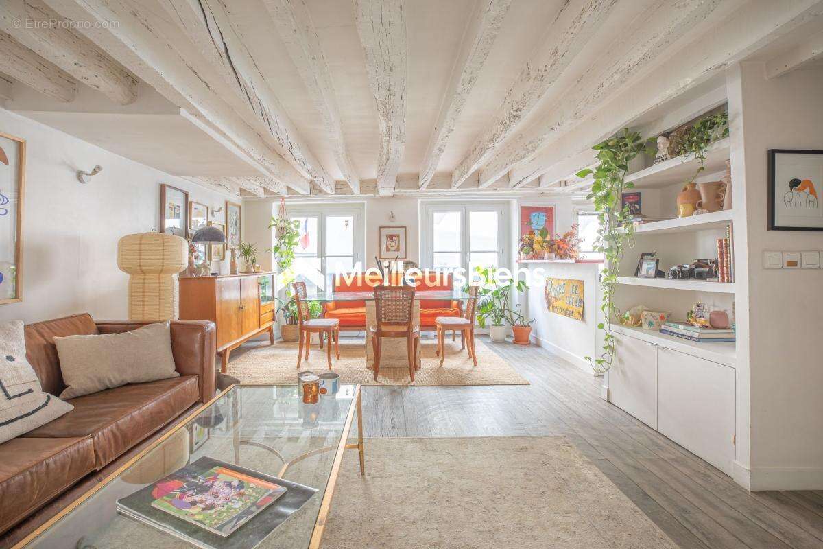 Appartement à PARIS-3E