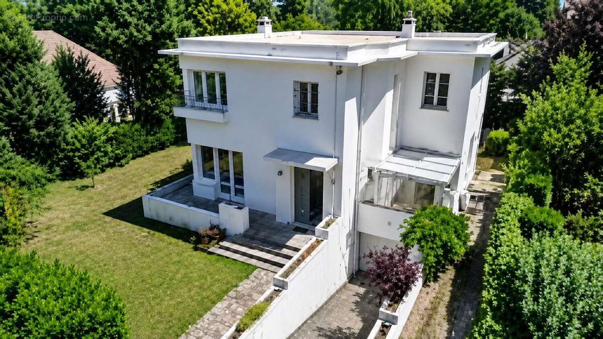 Maison 151 m² à La Celle-Saint-Cloud  - photo 2