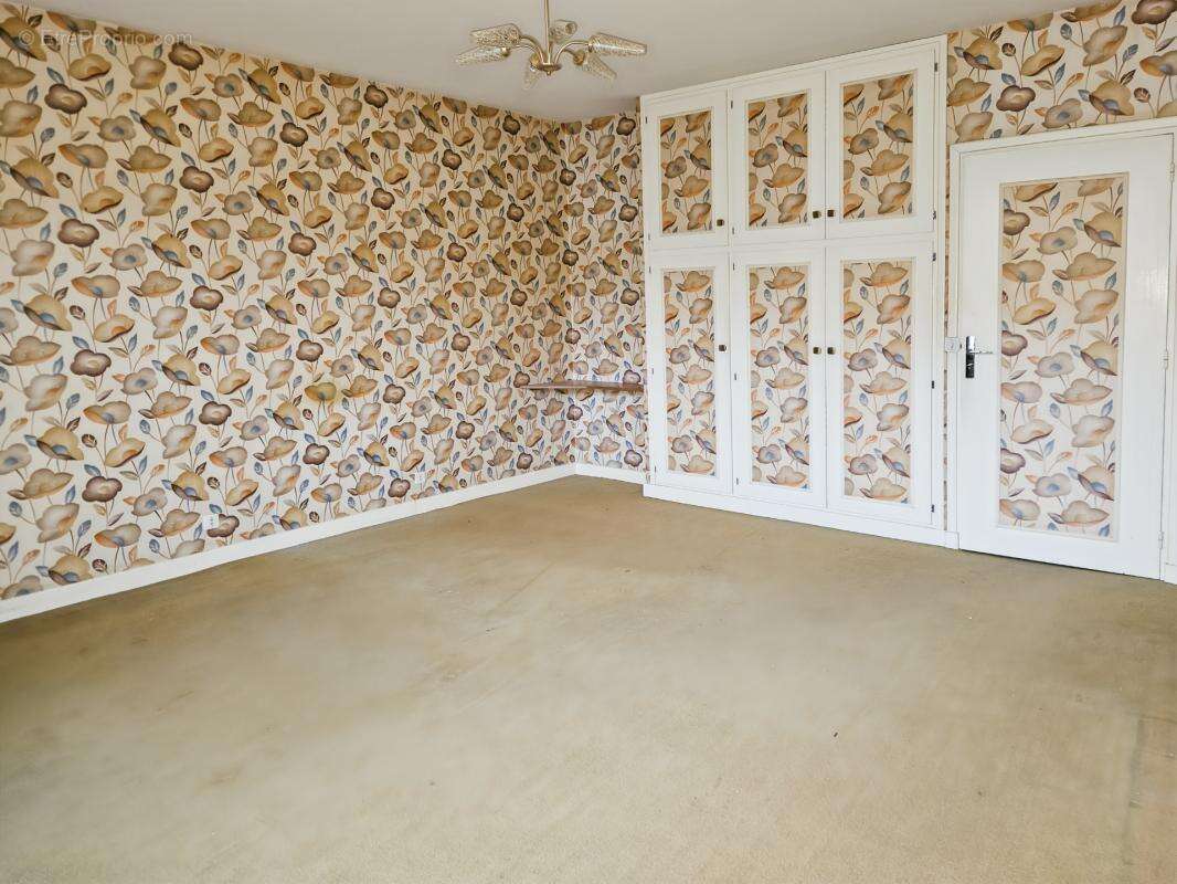 Maison à vendre 7 pièces - 180 m² - Extérieurs - 2 garages à VERTAIZON (63) - photo 18