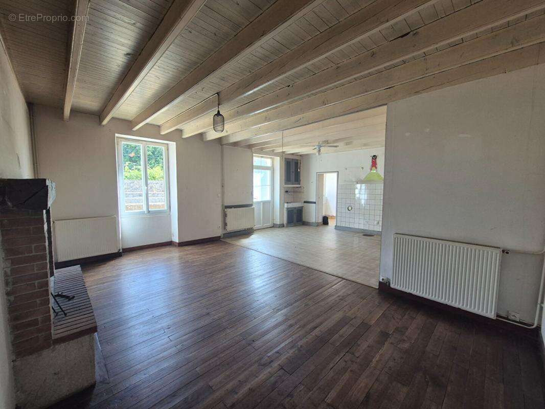 Maison de 92 m 2  à Blanzay, 3 chambres , garage, jardin, atelier - photo 3