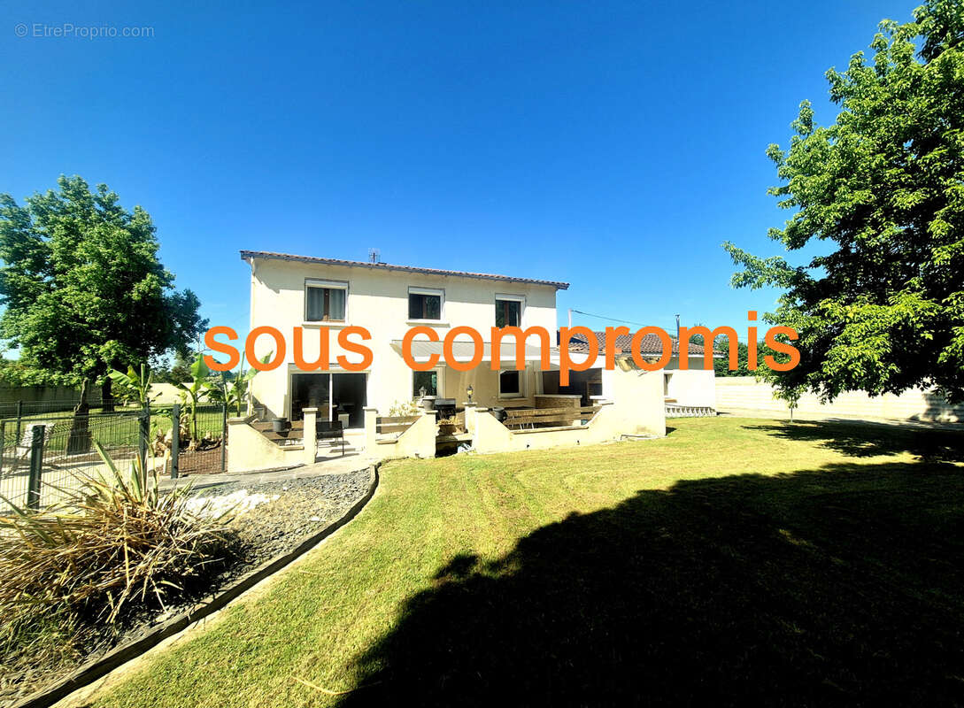 Maison à NEGREPELISSE