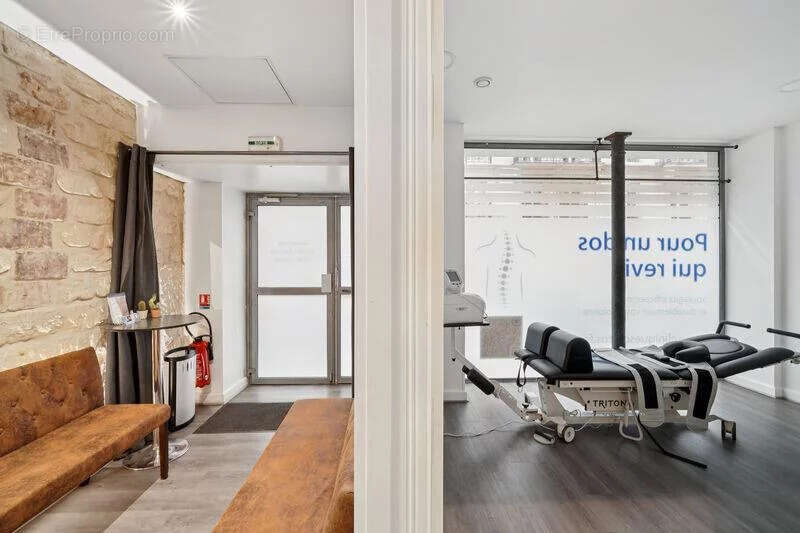 Commerce à PARIS-8E