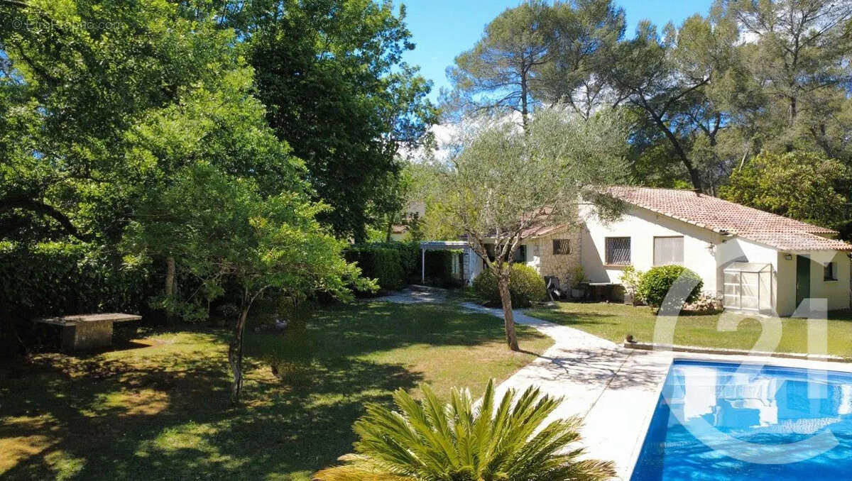Maison à ROQUEFORT-LES-PINS