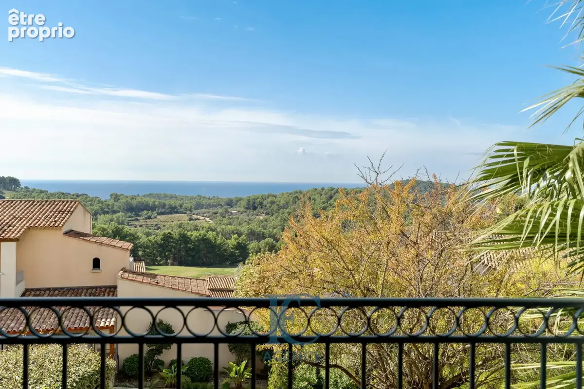 Photo Appartement à Saint-Cyr-Sur-Mer au prix de 380 000€
