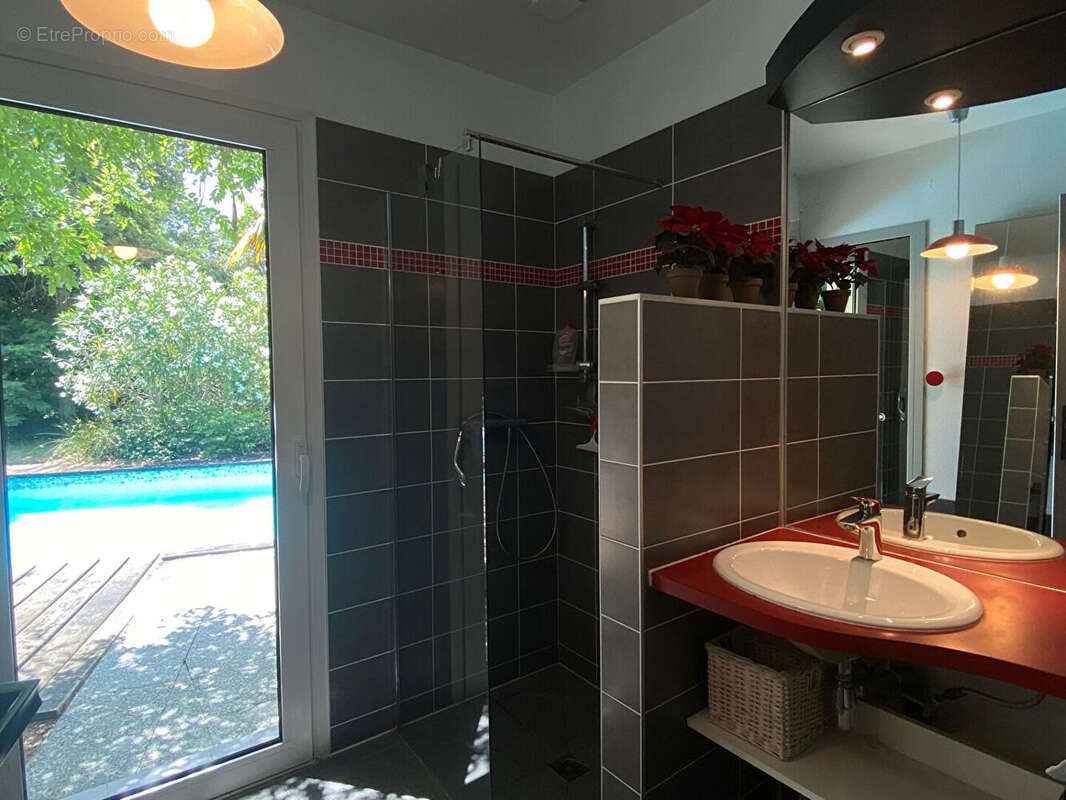 Maison à SAUGNAC-ET-CAMBRAN