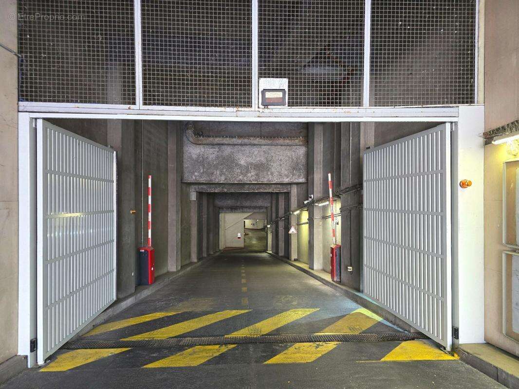 Parking à PARIS-14E