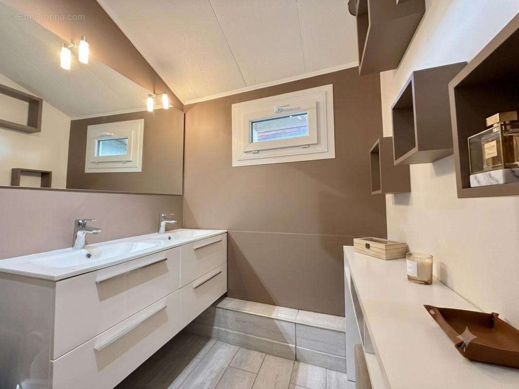 Appartement à vendre 5 pièces LE CHAMBON FEUGEROLLES (42) - photo 5
