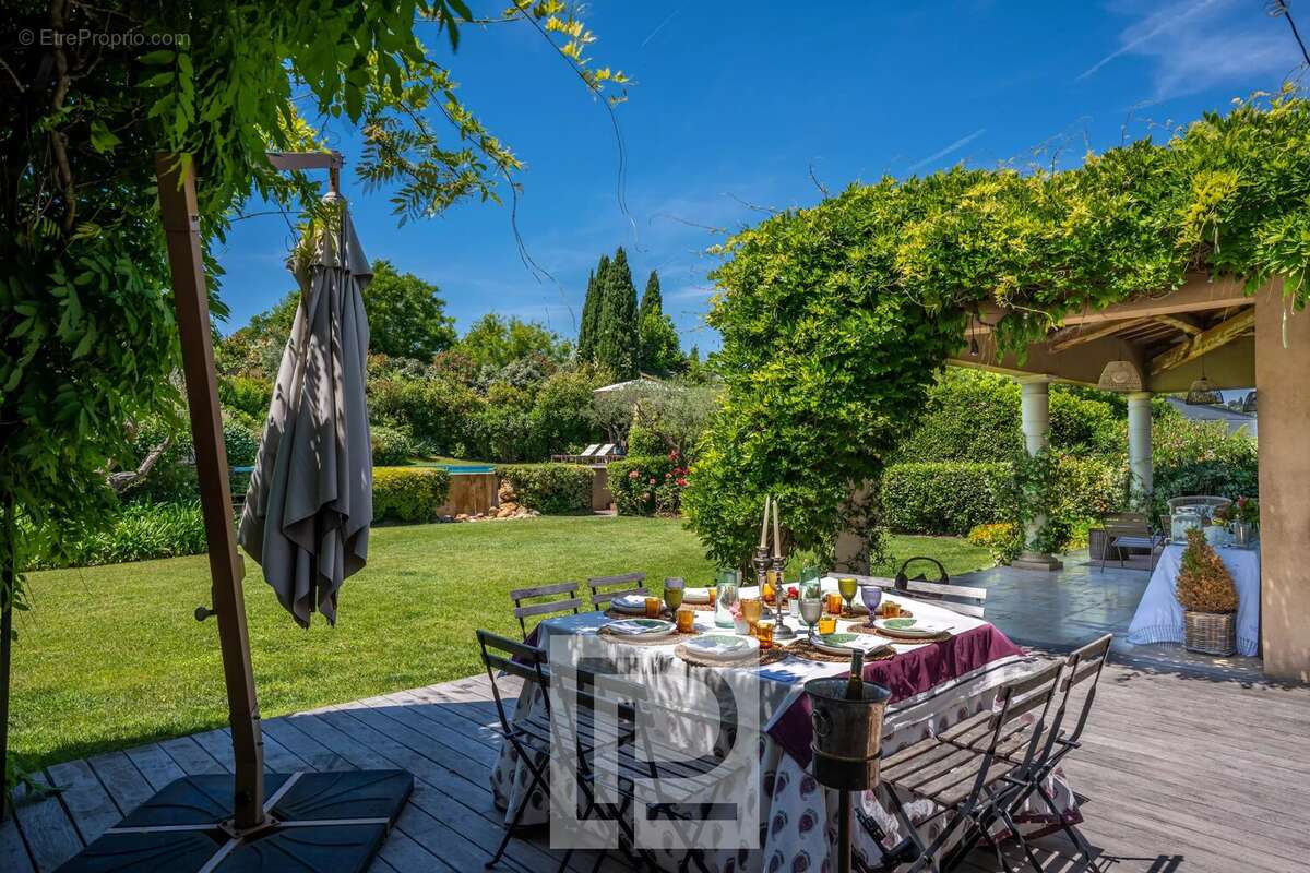 Villa provençale de charme – volumes généreux & domaine sécurisé - photo 2