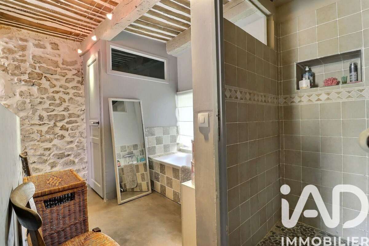 Maison 151 m² à Revest-Du-Bion  - photo 9