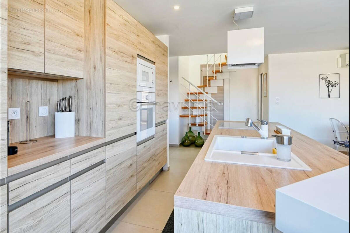 Superbe duplex T4 avec vue mer &amp; jacuzzi ? 83110 Sanary-sur-Mer (La Gorguette) n°1 - Appartement à SANARY-SUR-MER