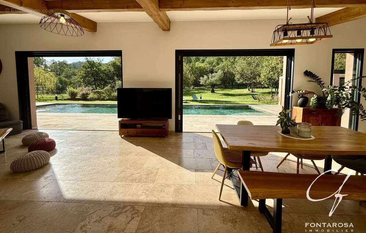 Maison à BAGNOLS-EN-FORET