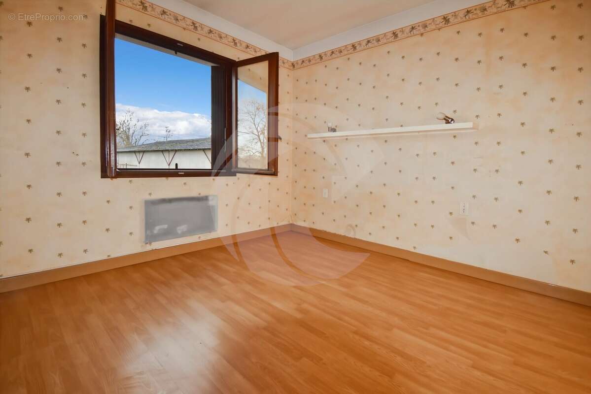 Maison à SAINT-ETIENNE-DE-TULMONT