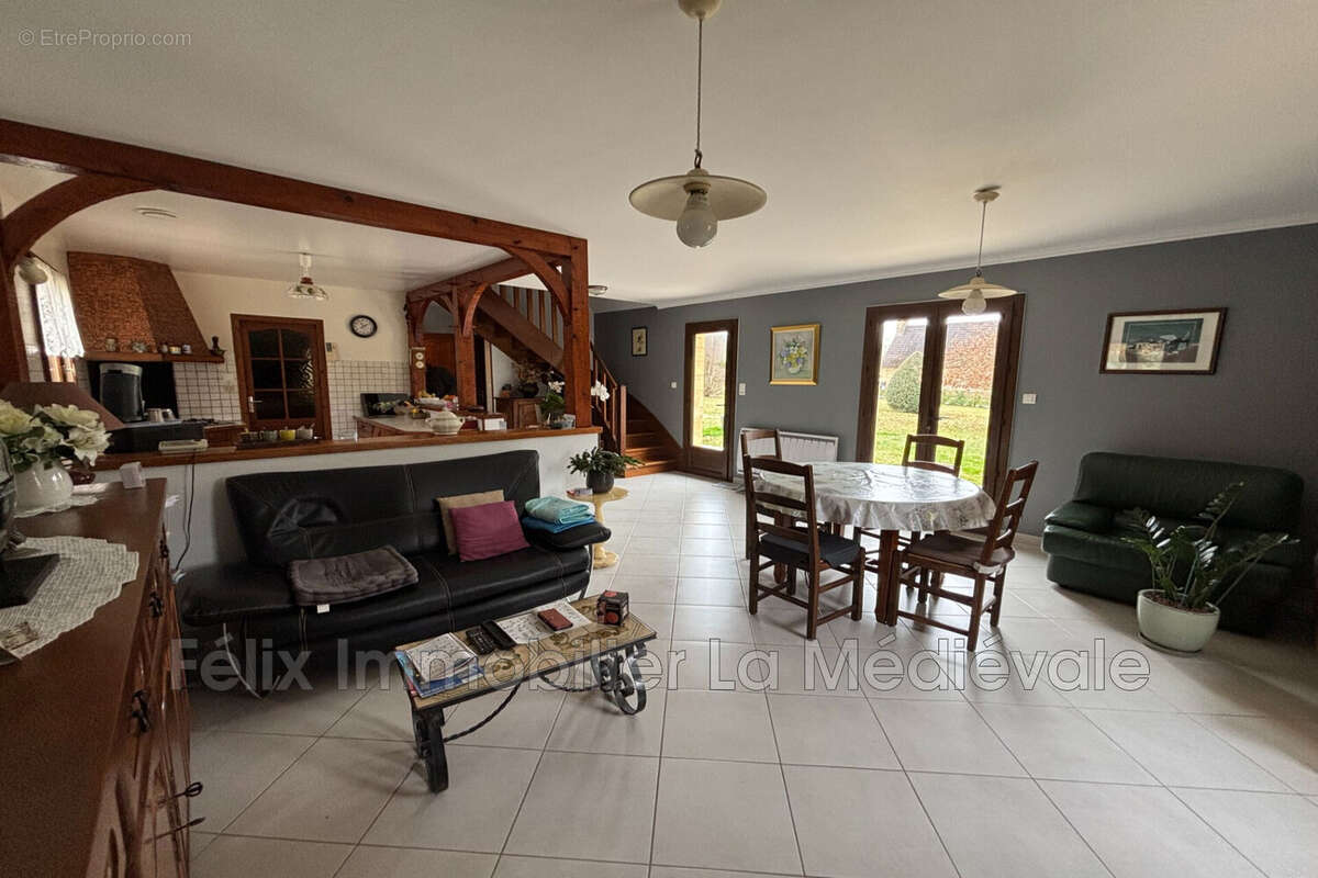 Maison à CARSAC-AILLAC