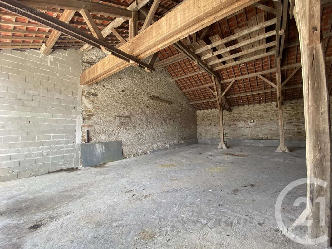 Maison 530 m² à Nangis  - photo 4