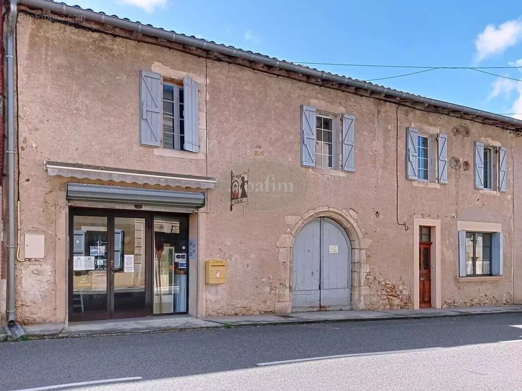 Commerce à AURIGNAC