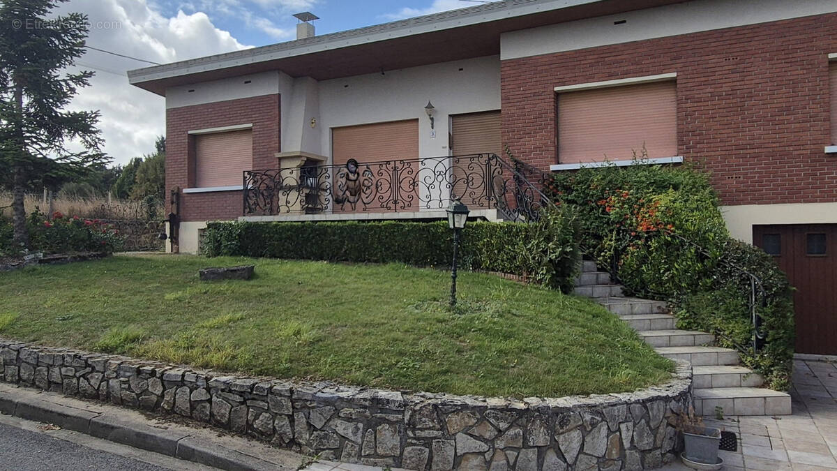 Maison à NEUVILLE-LES-LOEUILLY