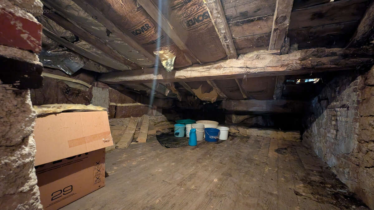 Maison à LES LANDES-GENUSSON